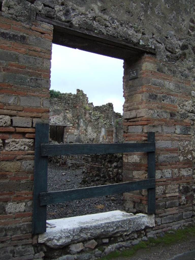 VI 14 33 Pompeii September 2004 Entrance Doorway